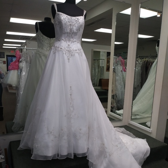 MoonlightH9591 White Wedding Gown